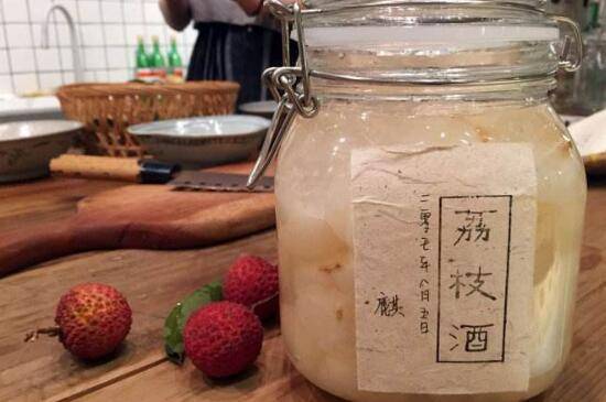 酿制荔枝酒的方法窍门,三个步骤制作出好喝的荔枝酒