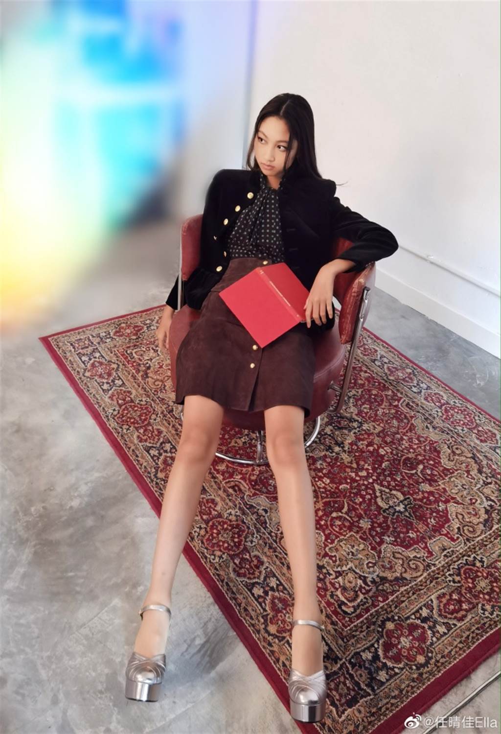 任达华16岁女儿180cm 替爸庆66岁生日两人一样高_任晴佳