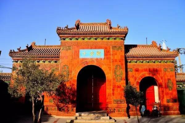 第三,金阙宫在职的教职人员,那都是有备案的合法人员.