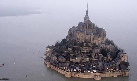 世界最孤独的海上城堡，废弃158年被土豪重金买下，如今变成这样