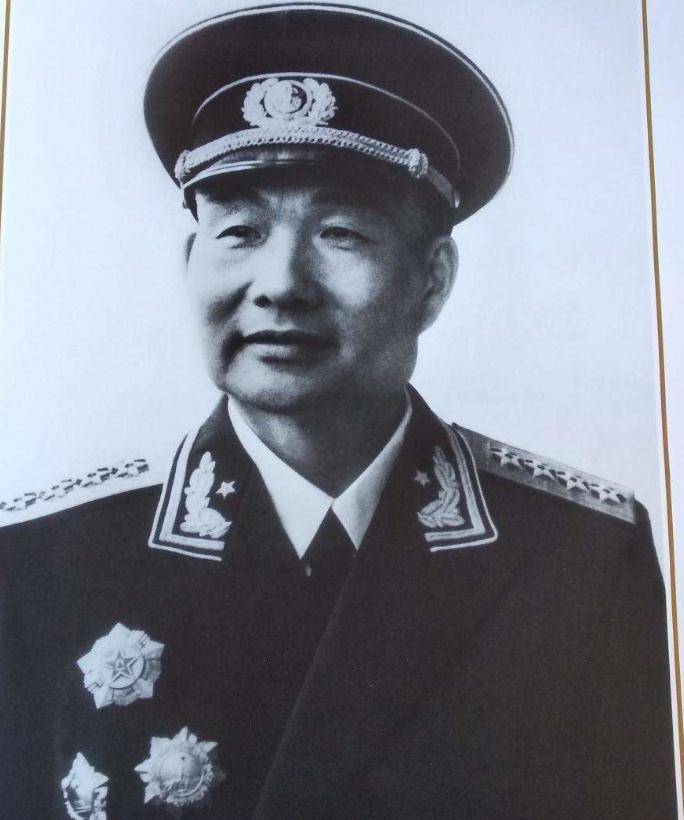 接见大将萧劲光时,主席对他说:我唯一的棉裤洗了,没裤子穿哩_棉衣