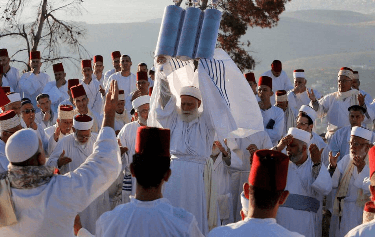 从历史起源看,撒马利亚人与犹太人同属一个民族.