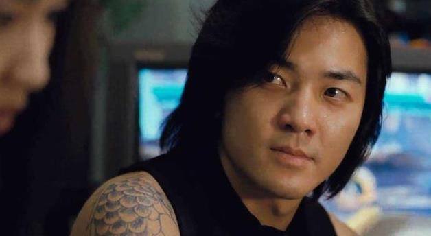 香港第一"古惑仔",事业失败被丢下,开火锅店生意成这样_陈浩南