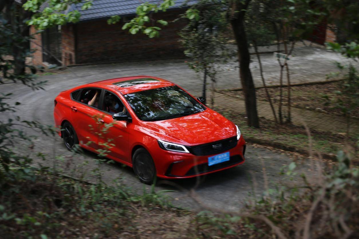 颜值与性能齐驱试驾吉利2021款缤瑞十万入手值