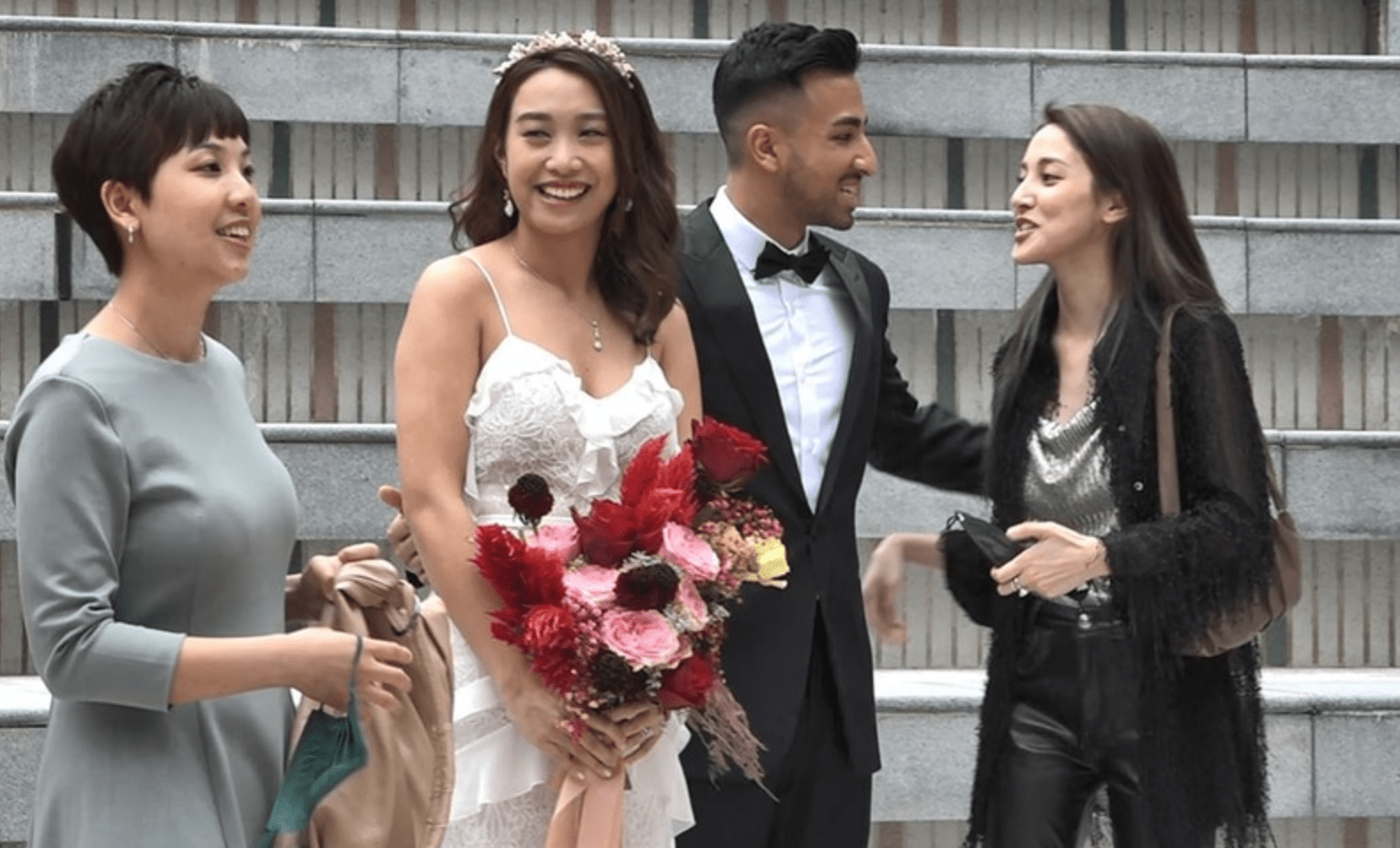 原创陈凯琳龙凤胎弟弟低调结婚全家合照弟弟高大抢镜长相似印度人