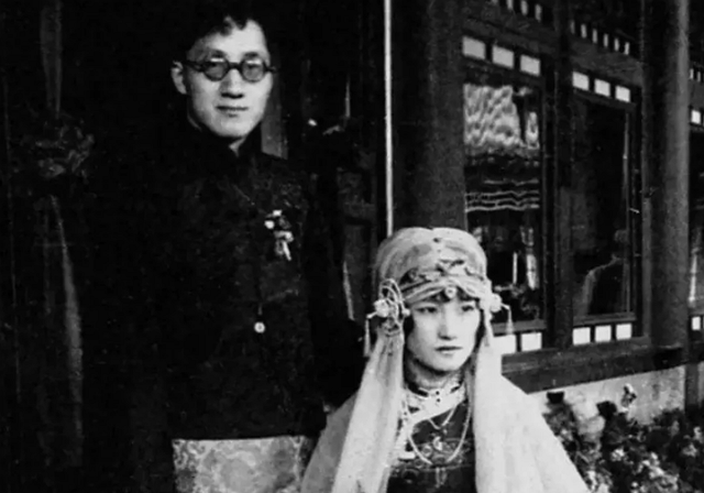 徐志摩和陆小曼的证婚词 7361fdea3f354477a66eb709e00abad9.png