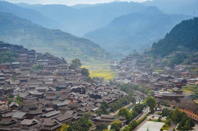 贵州八大古镇之一，中国第一苗寨，西江千户苗寨有多美？