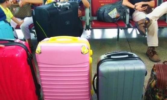 中国人旅游喜欢“拖箱子”，而老外却喜欢当“背包客”呢？