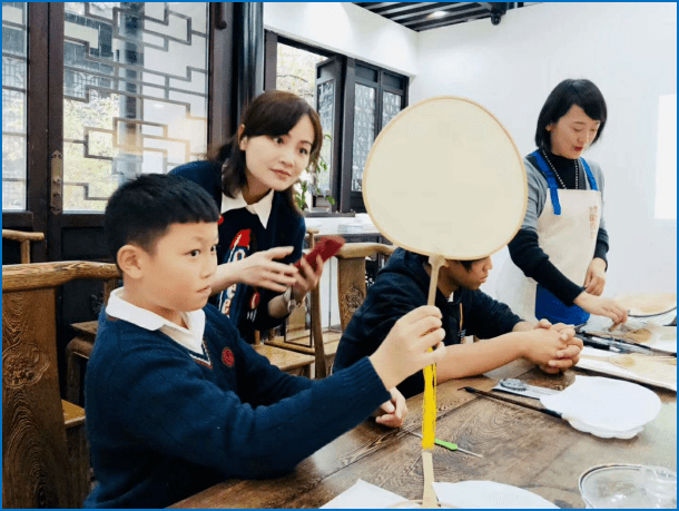 立足于世界级/国家级/省级非遗项目 通过线下体验,游学 展演,论坛交流