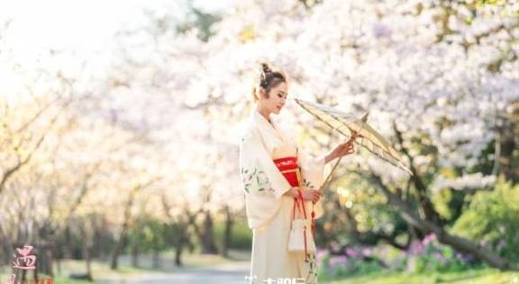 中国女游客穿和服拍照被批，网友：鼋头渚是中日友好樱花园