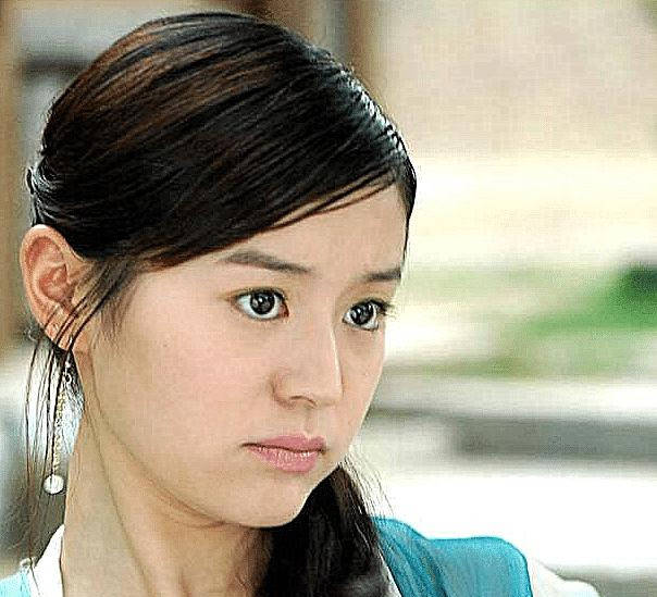 那既然说到这部电视剧了,小编就想问问大家,你们还记不记得柏雪在剧中