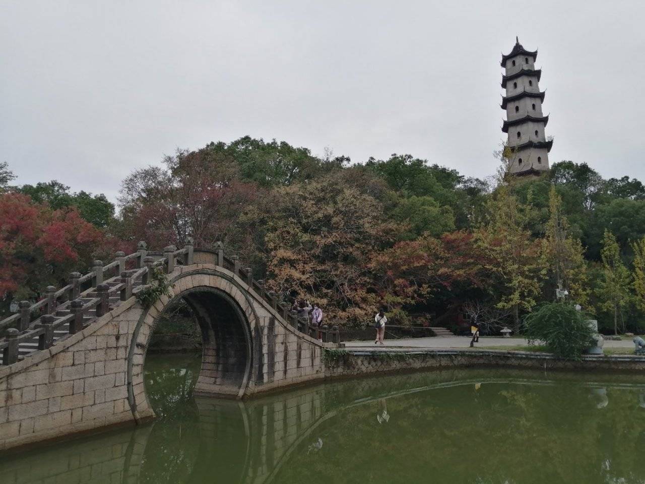 宋代的西塔和现代的喷泉，在温州江心屿交相辉映