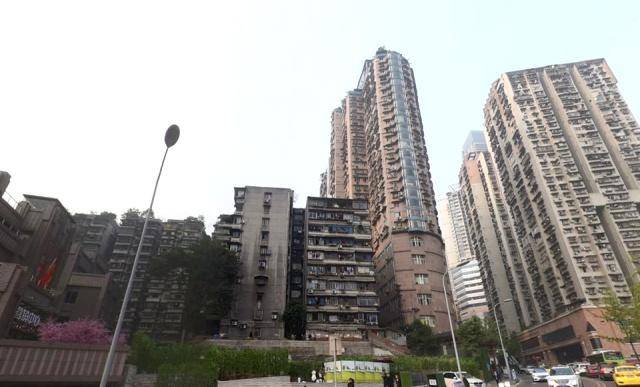 重庆这条街道寸土寸金，仅0.8平方千米却住了4万人，却内有乾坤