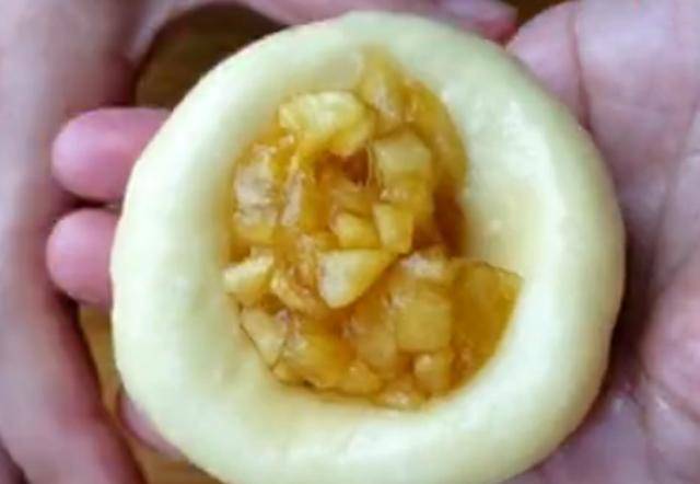 苹果怎么做好吃不用面粉 5c32d4cc934641c68850ccf98bdd9264.jpeg