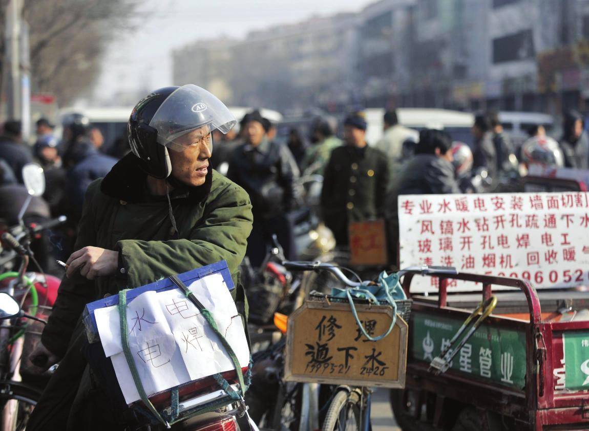 針對建築工人和農民工的特點,就像工地幹活啦,設計簡潔,操作簡單,足不