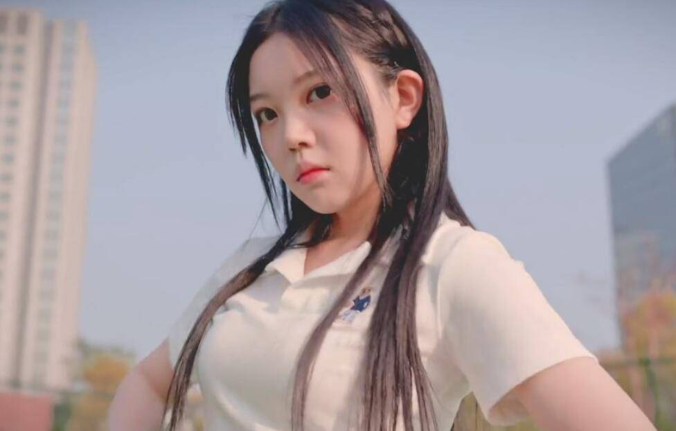 b站腿王up主"发狠",扬言要打哭粉丝,但衣服能活动得开?