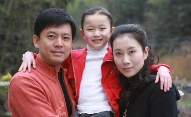 正派人物何政军,结婚27年零绯闻,孩子是他们的骄傲