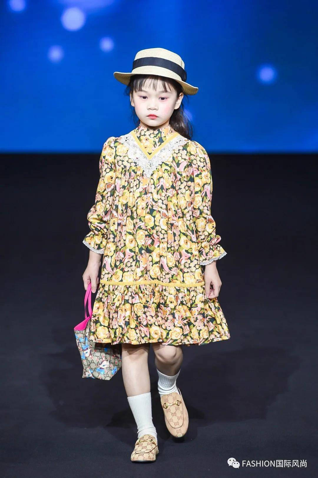 时尚之夜嘉年华星光熠熠的灵动女孩钟铠琳