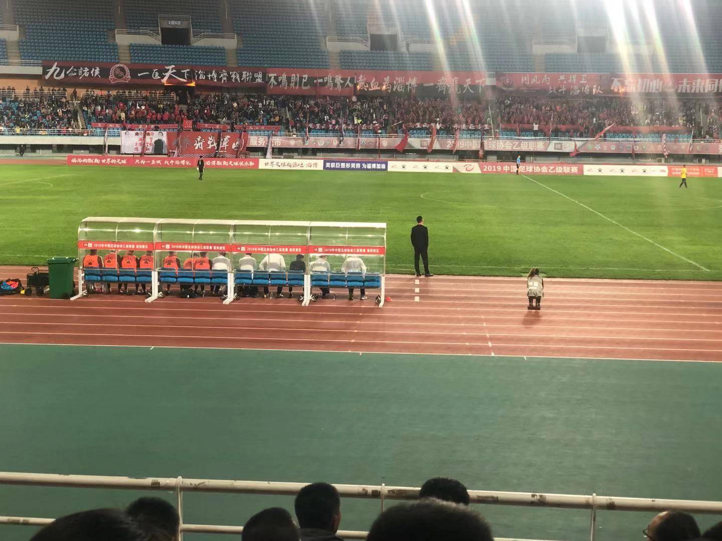 淄博蹴鞠新投资方解雇所有教练和球员,他们这是要搞大动作吗?_签字