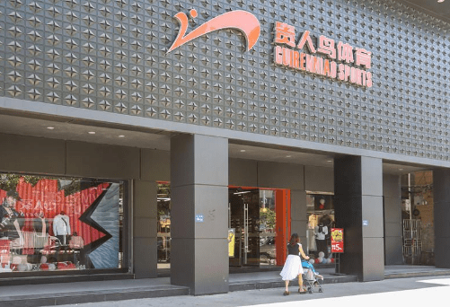 安踏6年输光400亿：创始人都成老赖了 一代鞋王完了？(图4)