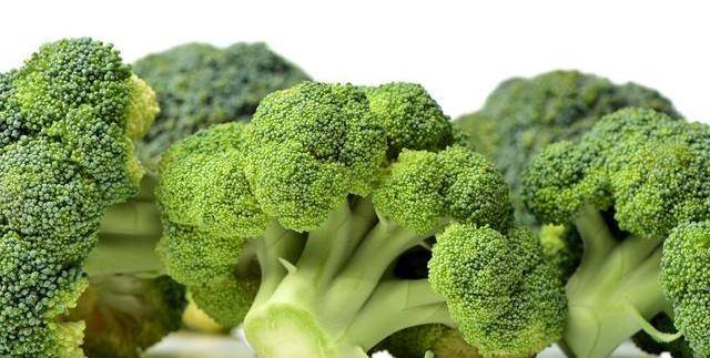 怎么挑选西兰花才是新鲜的 5abd32e6df254671af1f8cb3af724f3a.jpeg