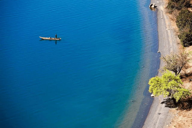 春天的泸沽湖，如诗如画的旖旎风光，一个存在于现实生活中的仙境