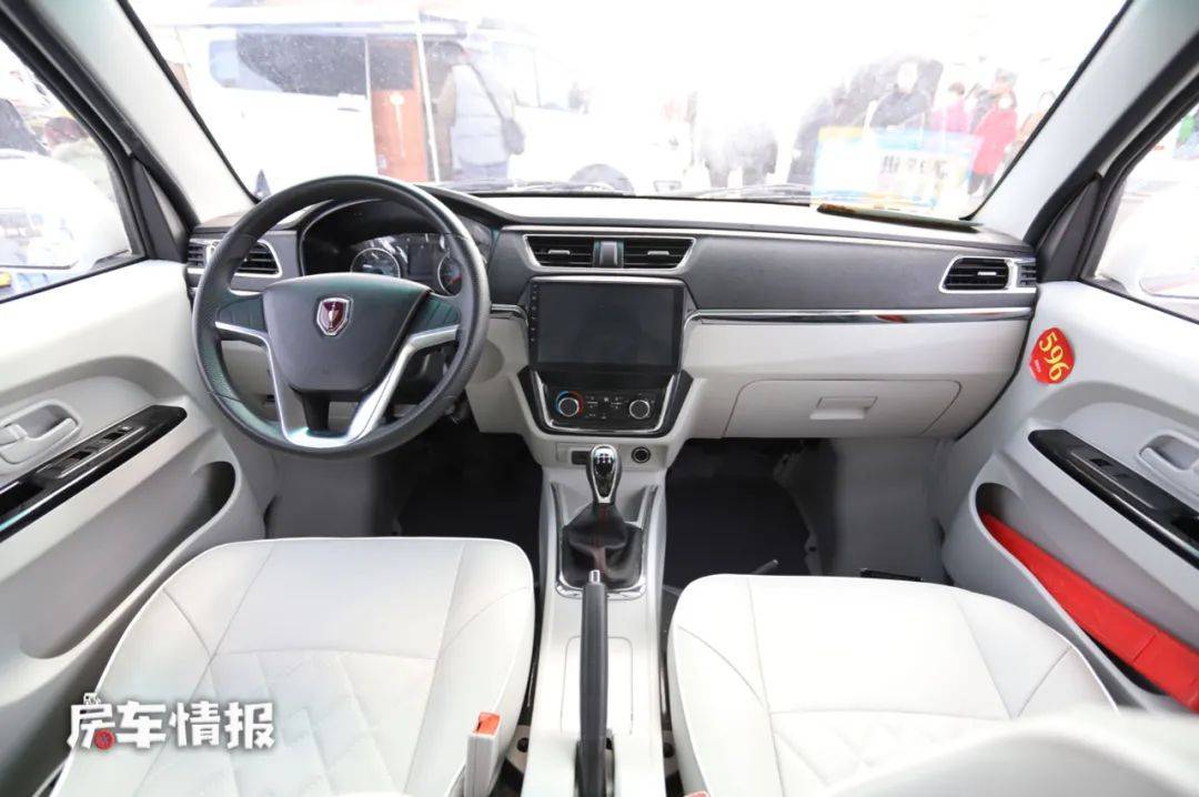 首款华晨小金杯房车来了售价10万能住4人洗澡做饭一车搞定