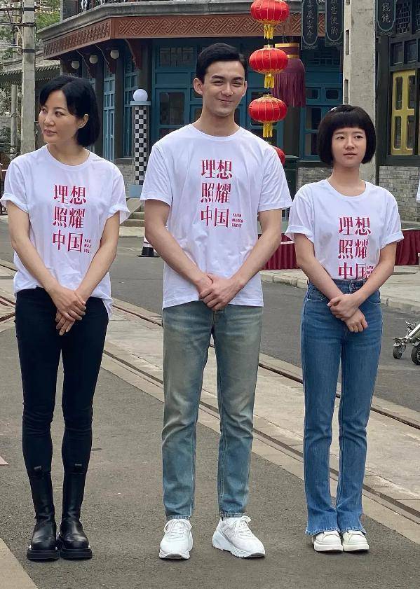 吴磊愈发 猴化 举铁脖子粗 自豪的大长腿也被瞬间比下去 何蓝