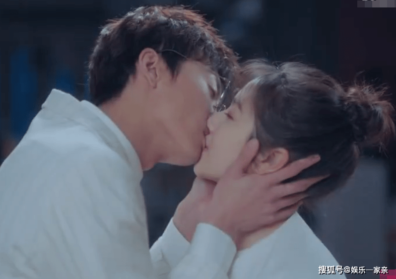 正播,李兰迪新剧将播发预告,与男主吻戏好甜_牛骏峰