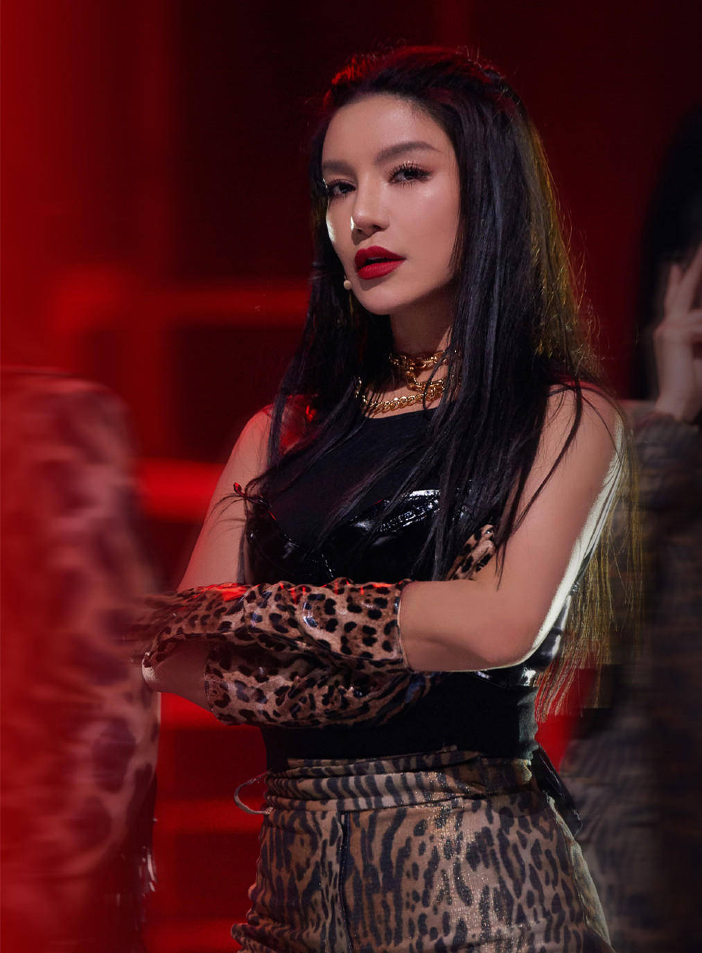 乘风破浪的姐姐》:社交平台的一个细节,暗示了姐姐的真实关系_江映蓉