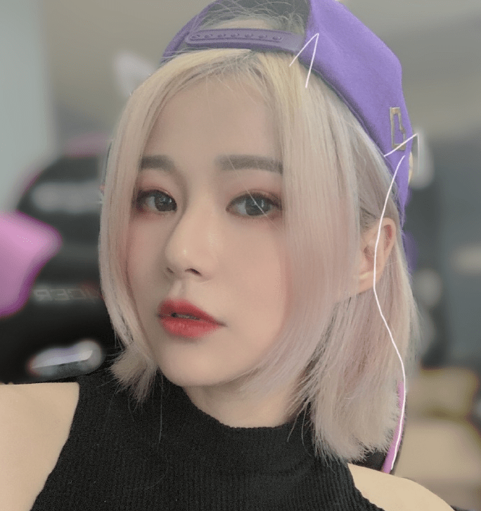 昔日lpl花旦苏小妍晒自拍粉丝这就是微笑一直单身的理由