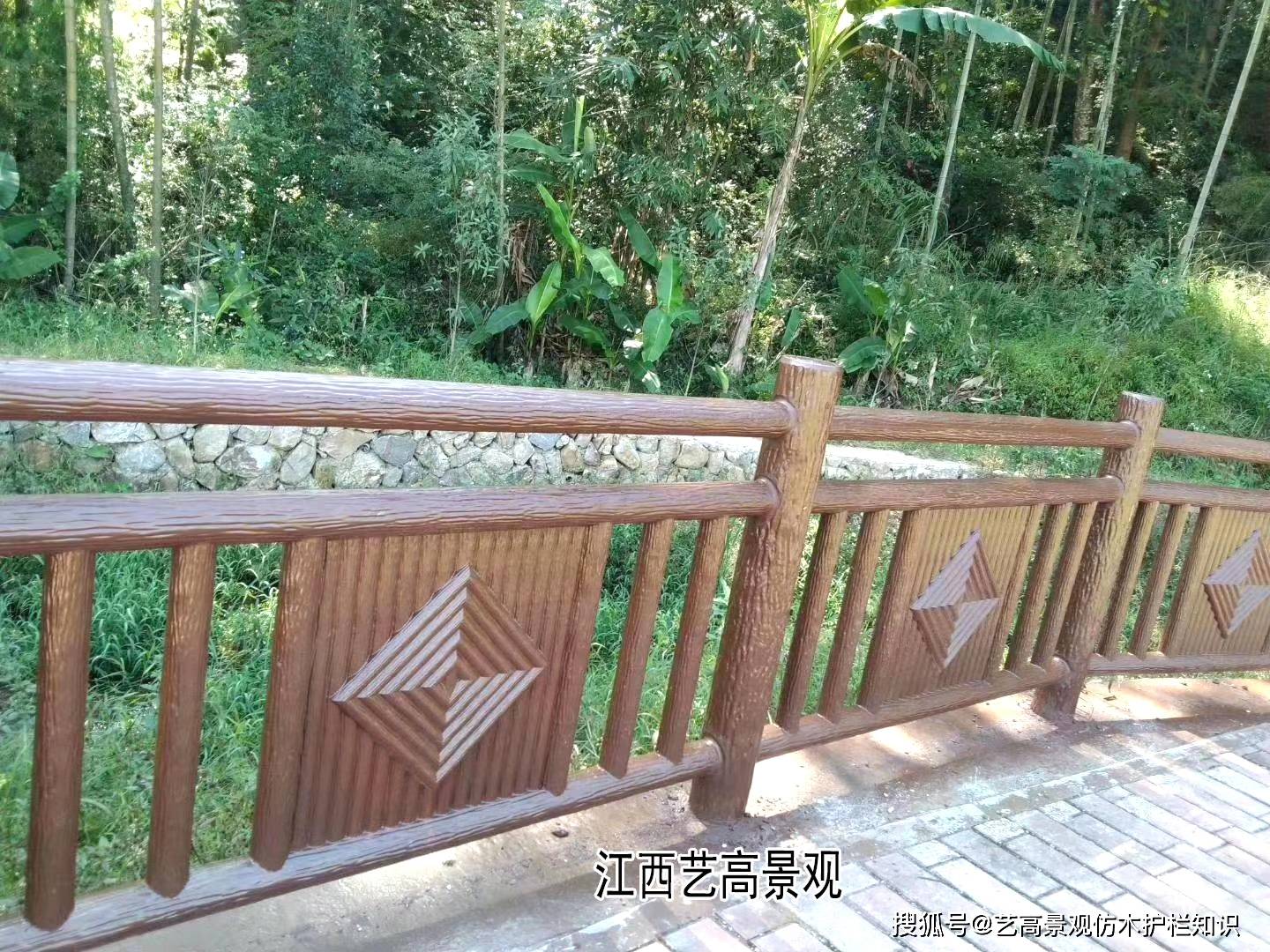 南昌市政护栏道路安装效果，江西仿木护栏水泥制作木纹理