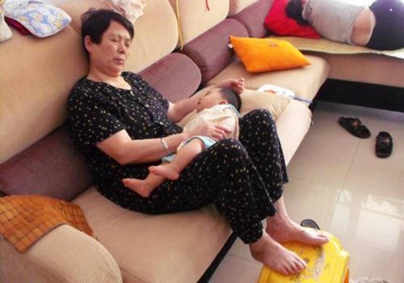 《婆婆与妈妈》中婆婆提出晚上要跟孙子睡,黄圣依的反应太真实了_孩子