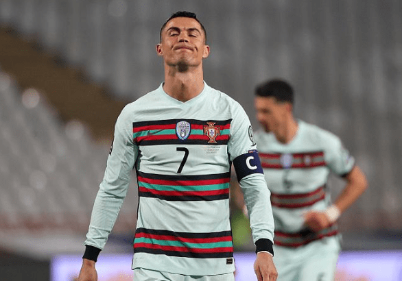 6脚打门0进球 绝杀球不算 C罗被激怒 太欺负人了 这都没进 葡萄牙