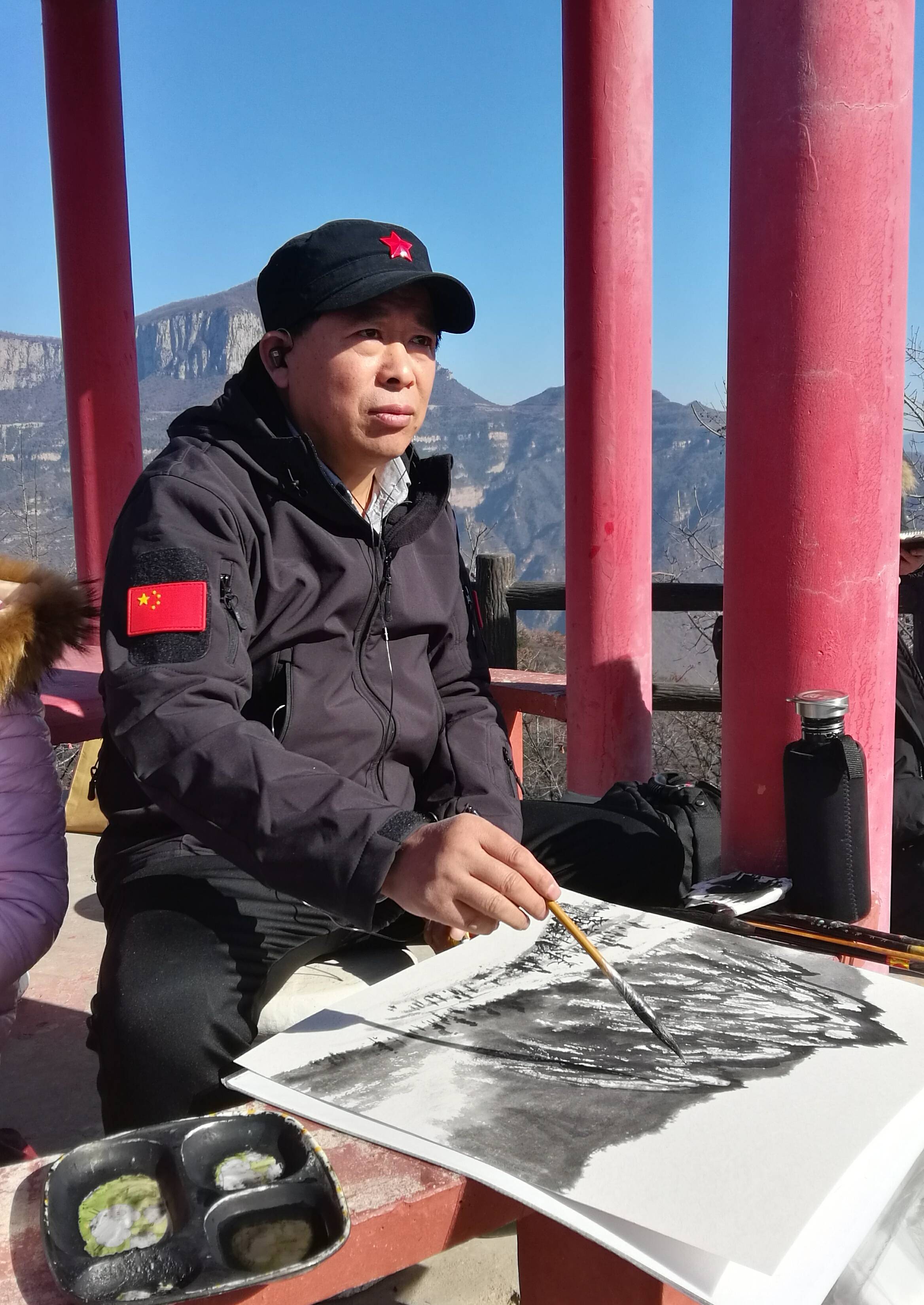 江苏省美术家协会会员江苏省花鸟画研究会会员北派山水连云港艺术