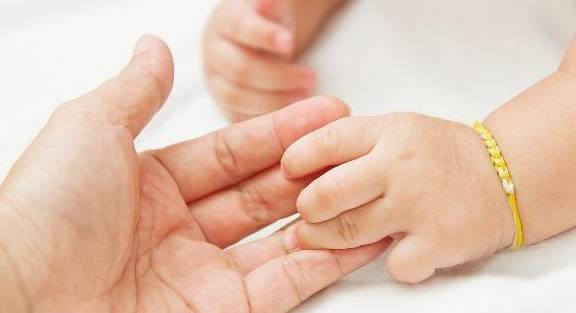 几个月宝宝可以用手抓东西 b9181a503d734c4aadca048bfd8e3bfd.jpeg