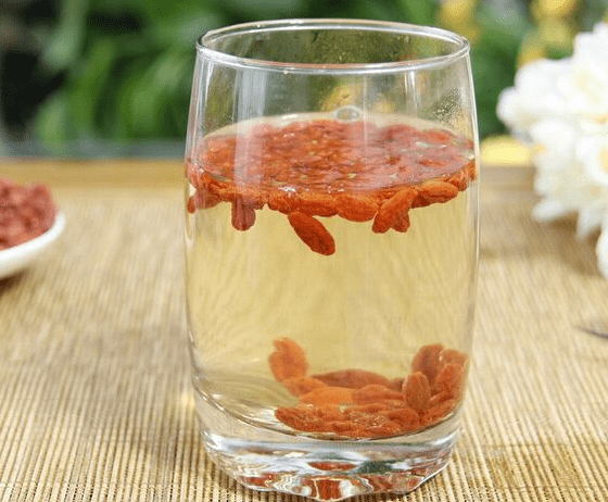 喝枸杞水时,最好这个错误早改掉,很多人还不知道,难怪喝了白喝