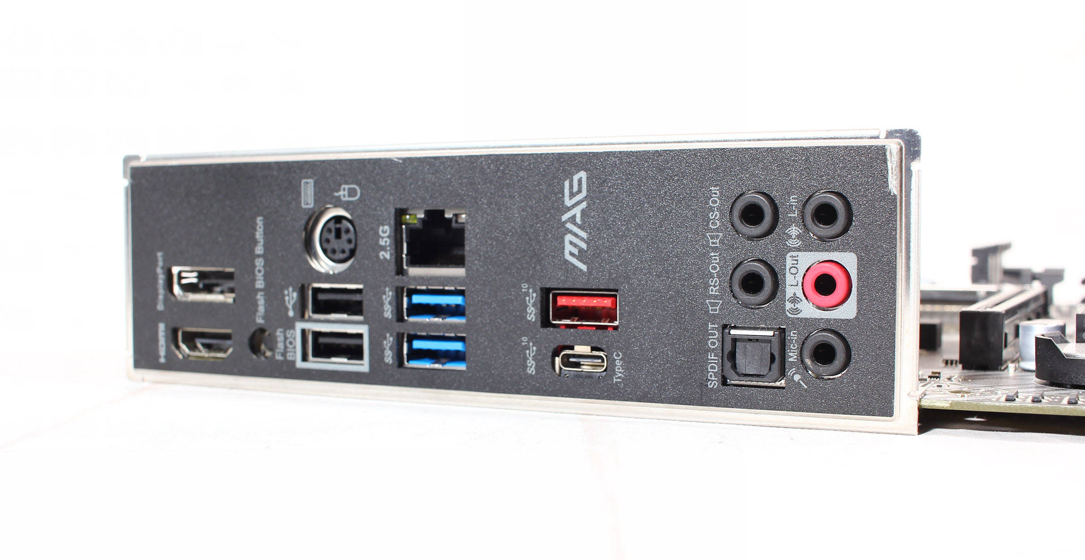 提供的usb 3.2 gen 2接口数量从x570的8个骤减到2个,不过usb 2.