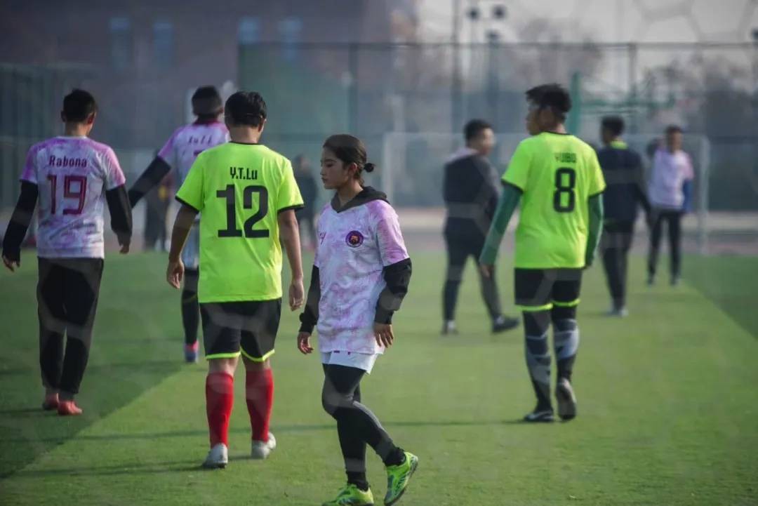 正是因为普布志玛,南开的很多女生有了勇气去加入男足,参加正式的比赛