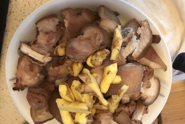 猪脚怎么煲汤好吃好喝 7970732cc76a4138be076d732ebacb15.png