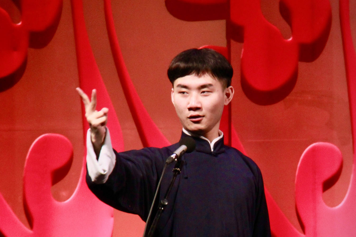 陶阳跨时空撞脸老记者郭德纲表示很像粉丝他们都是优秀的人