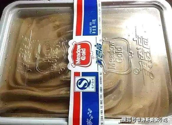 美登高有一款透明塑料盒装的冰激凌,一大盒一人都吃不了,别看外包装不