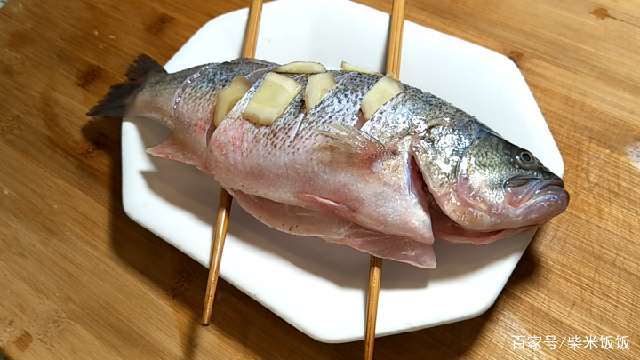 咋样做鱼鱼刺软烂能吃 355a285ba0e145f592dda1c0e5d2970c.jpeg