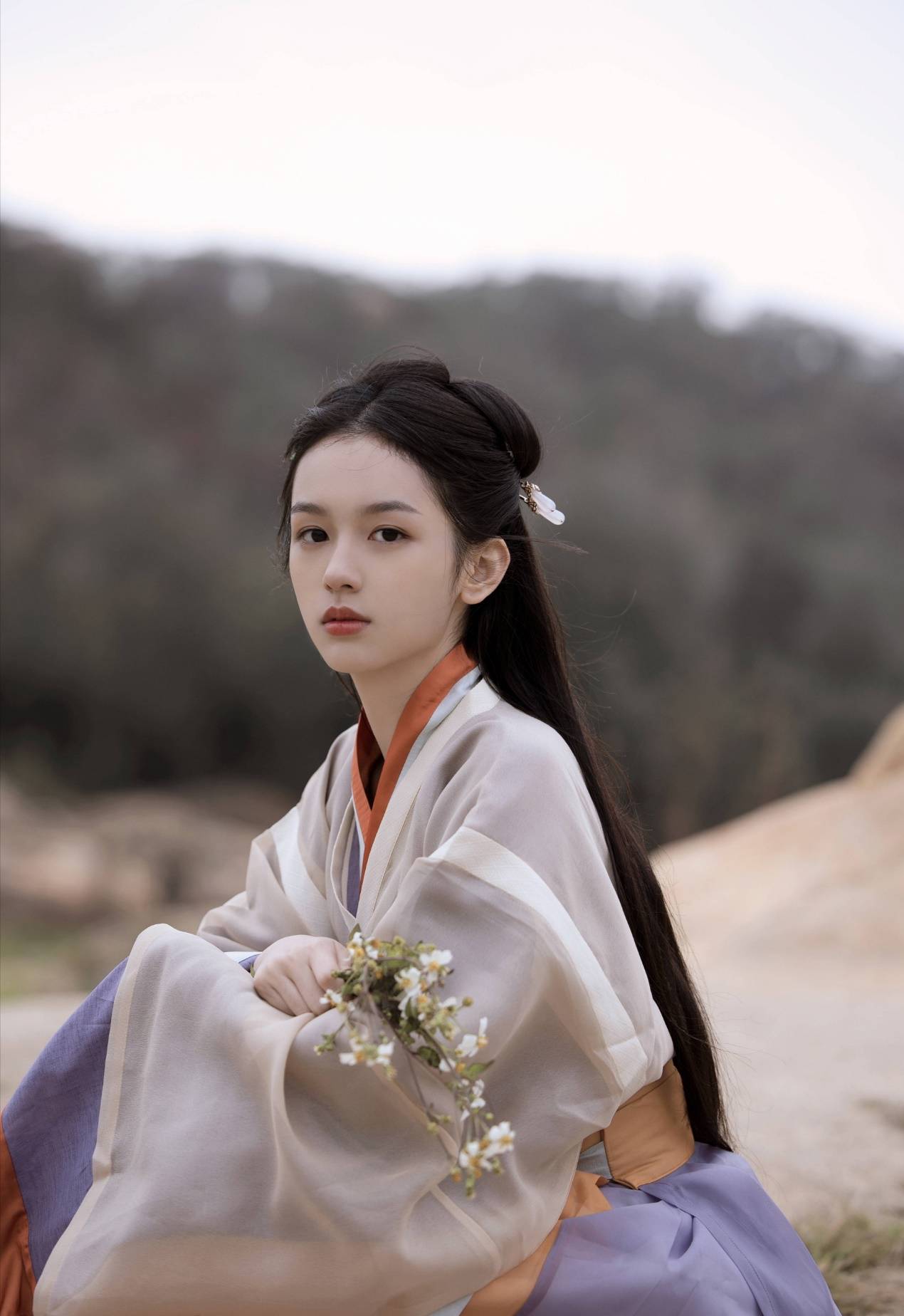 原创周也蹭王者热度?发文告别《山河令》,被指碰瓷清明皮肤