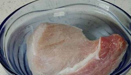 怎么解冻肉块最快最有效 7b2f0acc556d4e6786db49551d0ac9d3.jpeg