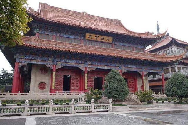 这座寺庙在扬州不输大明寺，建筑清奇，本地人都爱去