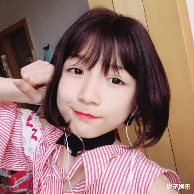 后来被网友找到了他的微博小号,#还有点国民妹妹的感觉#看起来确实是