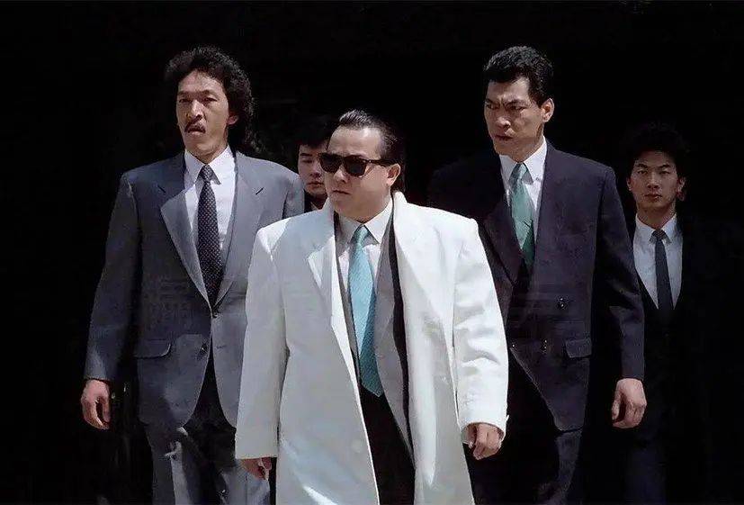 幸运的事情往往接踵而至,导演李修贤看中成奎安长相凶狠,而且带着一些