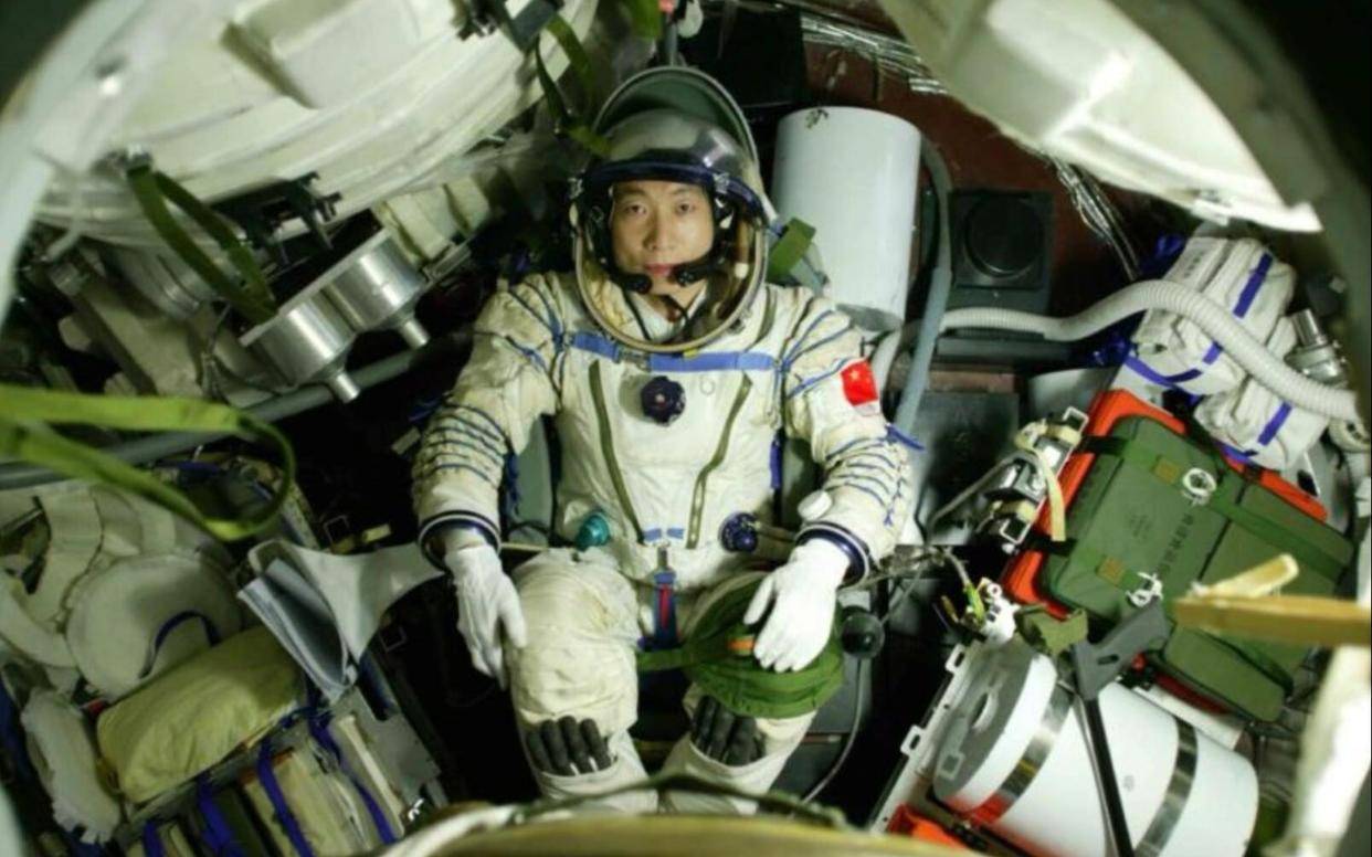 真相|杨利伟曾在太空听到“敲窗”声？查明真相后，庆幸“捡回一条命”