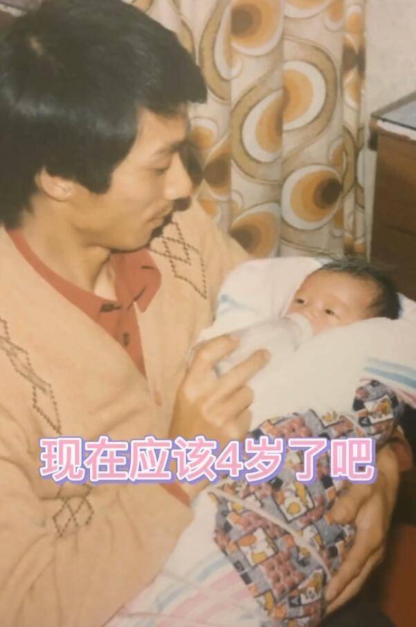 乔任梁妈妈还晒出他们的全家福,kimi是那么的帅气,爸妈的小可爱.